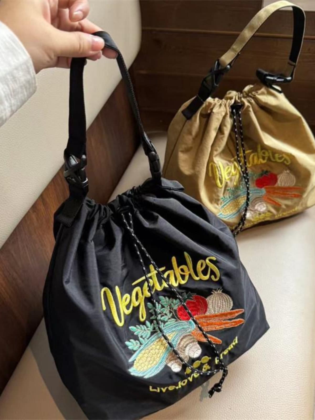 ランチバッグ 保冷 野菜刺繍入り保冷巾着ランチバッグ