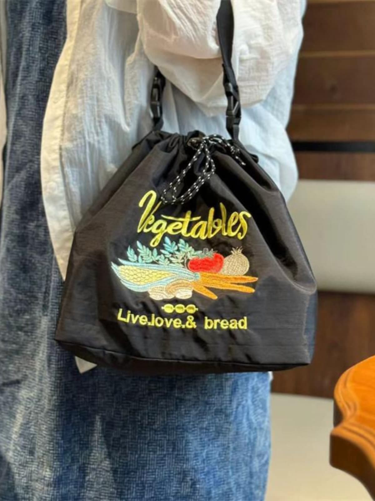 ランチバッグ 保冷 野菜刺繍入り保冷巾着ランチバッグ